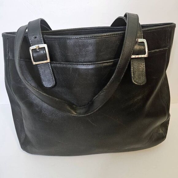 Coach leather large black vintage shoulder bag. - Picture 2 of 5